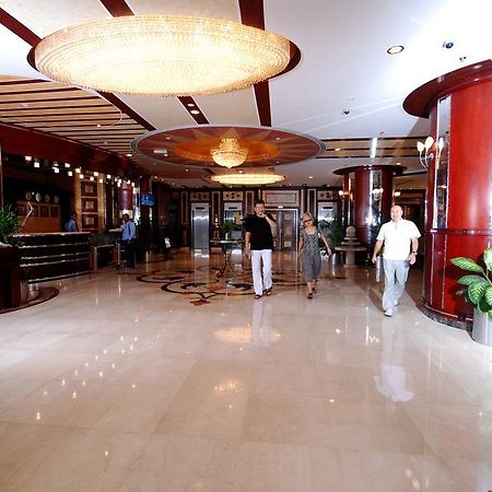 Al Bustan Tower Hotel Suites Schardscha Exterior foto