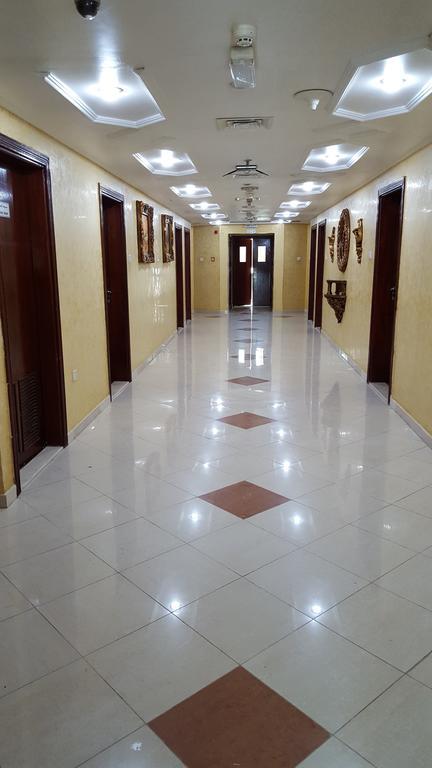 Al Bustan Tower Hotel Suites Schardscha Exterior foto