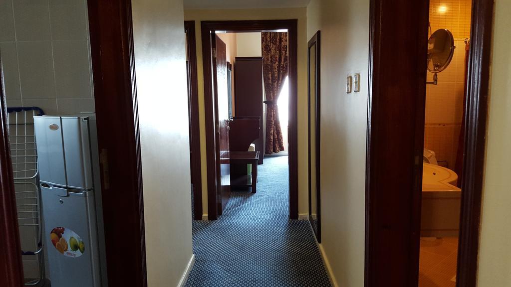 Al Bustan Tower Hotel Suites Schardscha Exterior foto