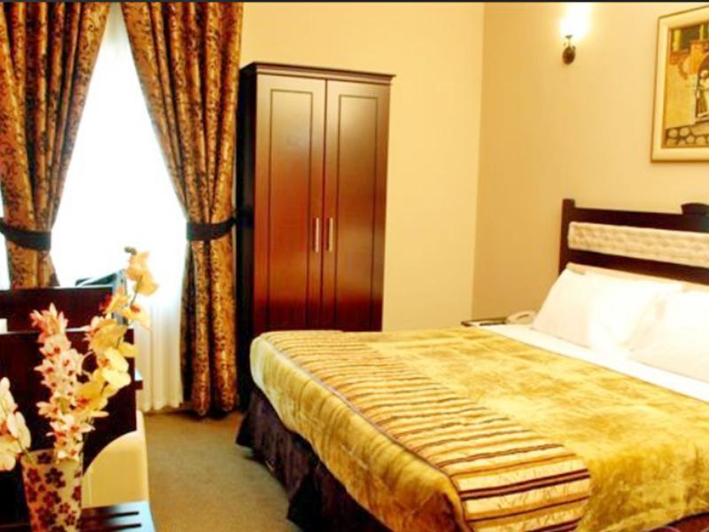 Al Bustan Tower Hotel Suites Schardscha Exterior foto